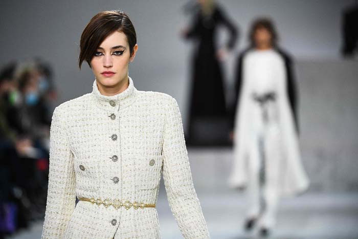 Chanel Métiers d'Art 2021/22 Koleksiyonunu Sundu