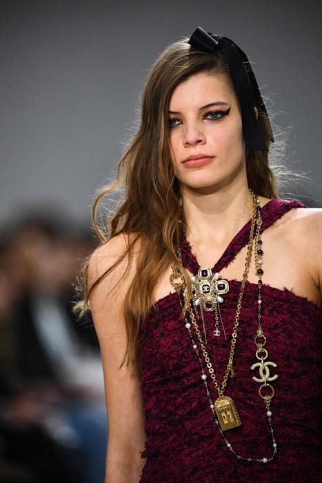 Chanel Métiers d'Art 2021/22 Koleksiyonunu Sundu