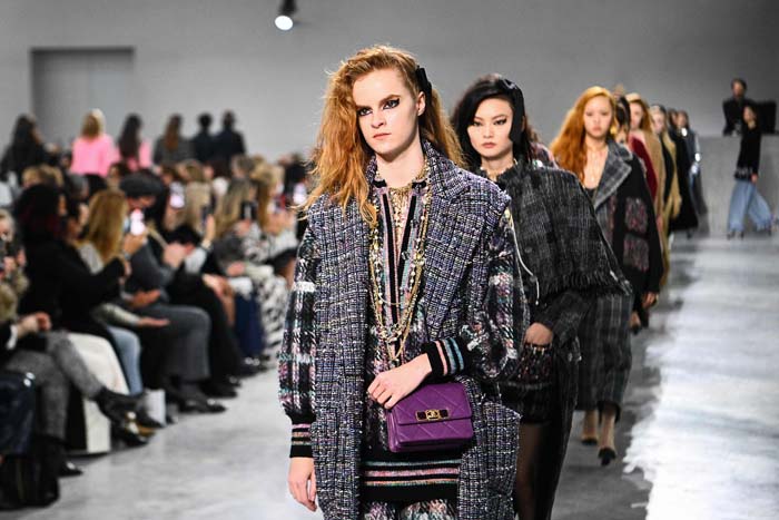 Chanel Métiers d'Art 2021/22 Koleksiyonunu Sundu