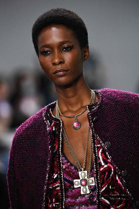 Chanel Métiers d'Art 2021/22 Koleksiyonunu Sundu