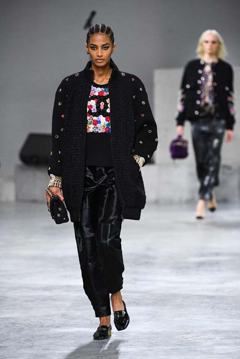 Chanel Métiers d'Art 2021/22 Koleksiyonunu Sundu