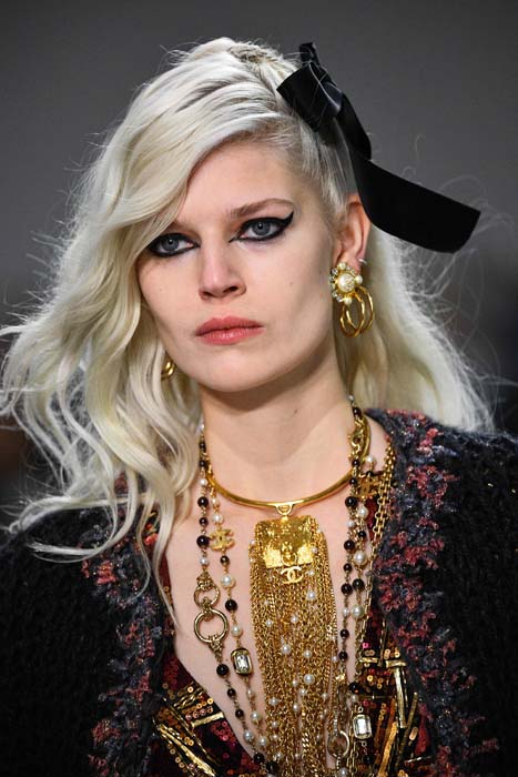 Chanel Métiers d'Art 2021/22 Koleksiyonunu Sundu