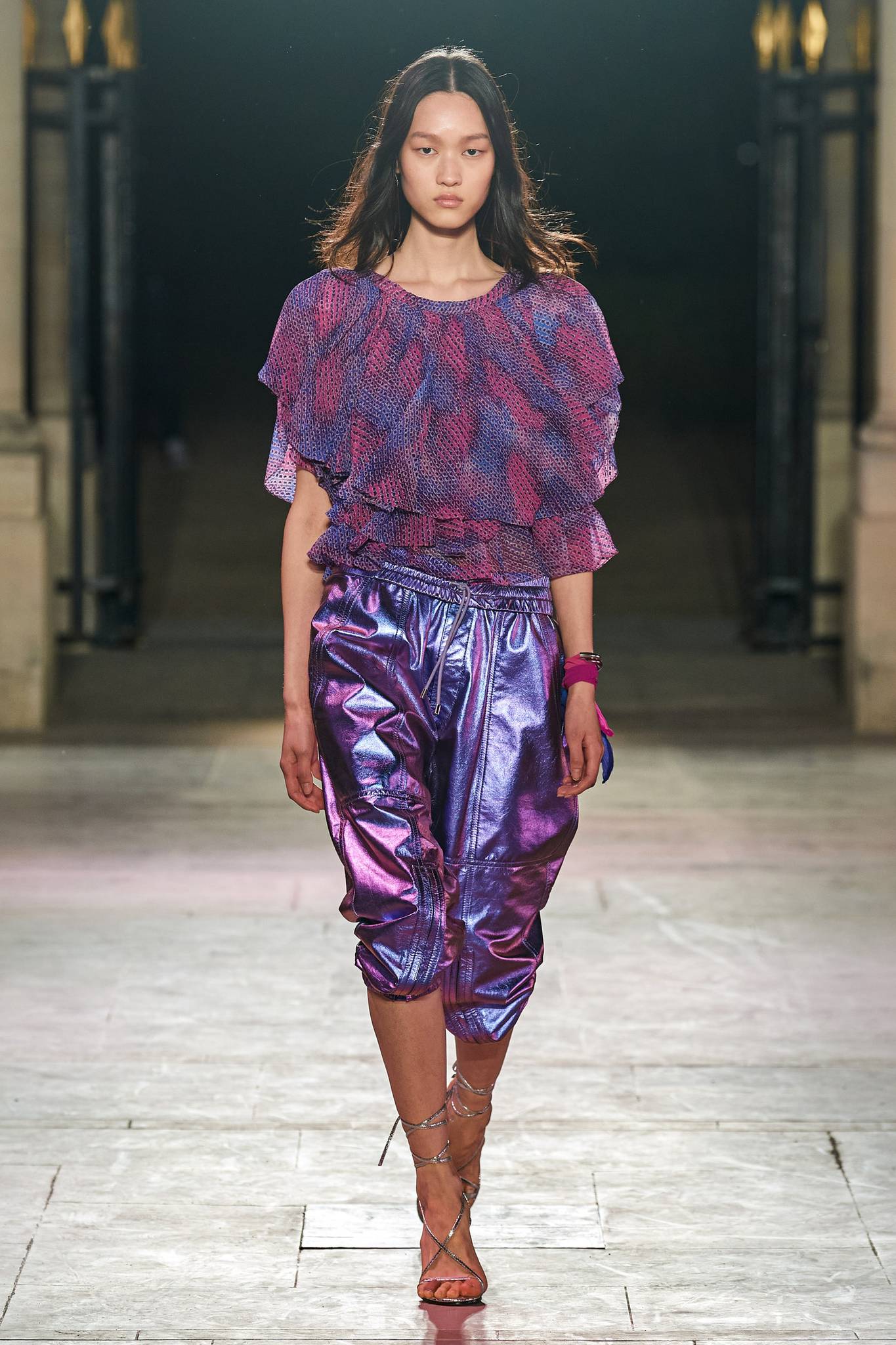 Pantone'un 2022 Rengi Very Peri Podyumda!