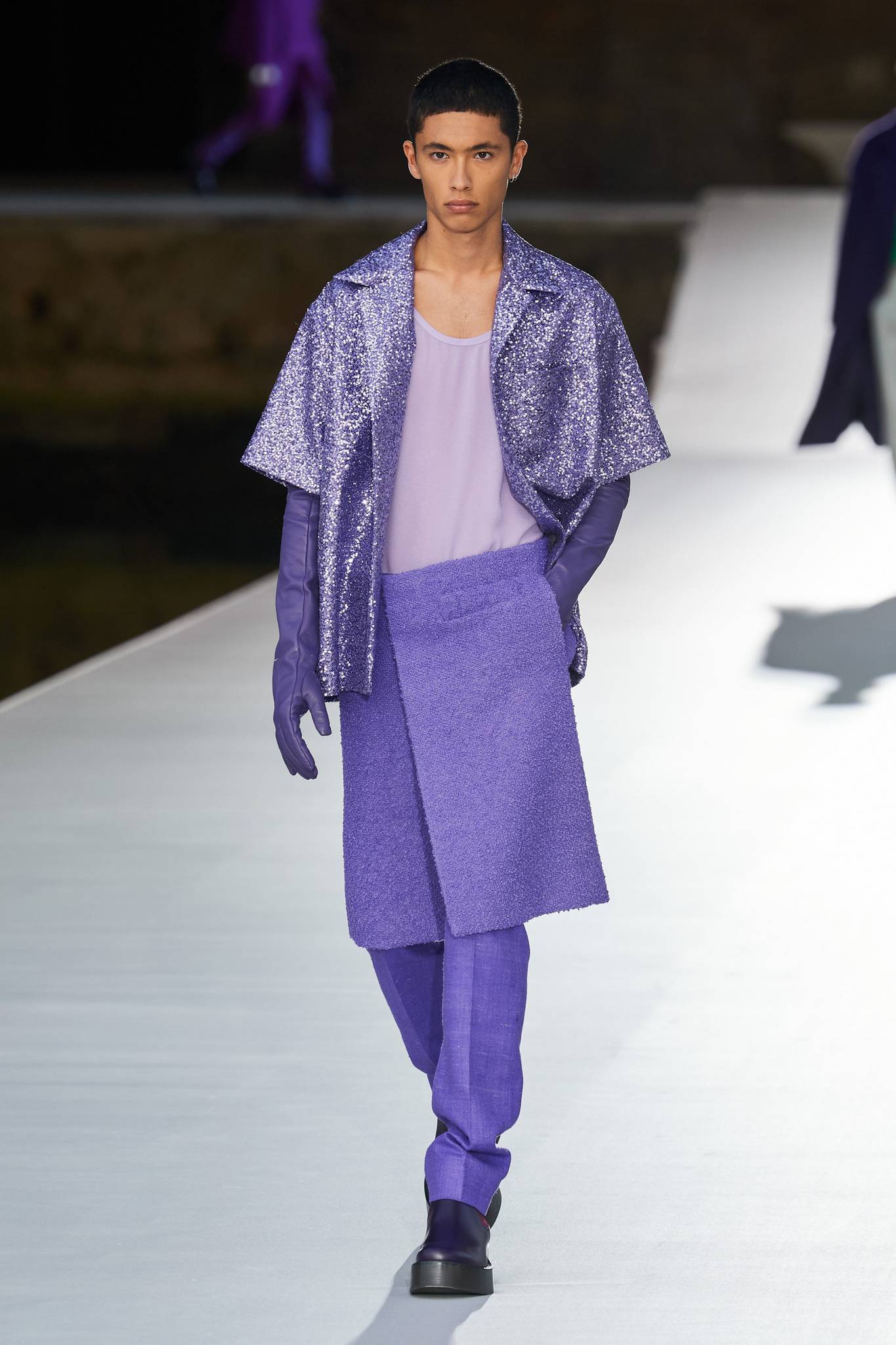 Pantone'un 2022 Rengi Very Peri Podyumda!