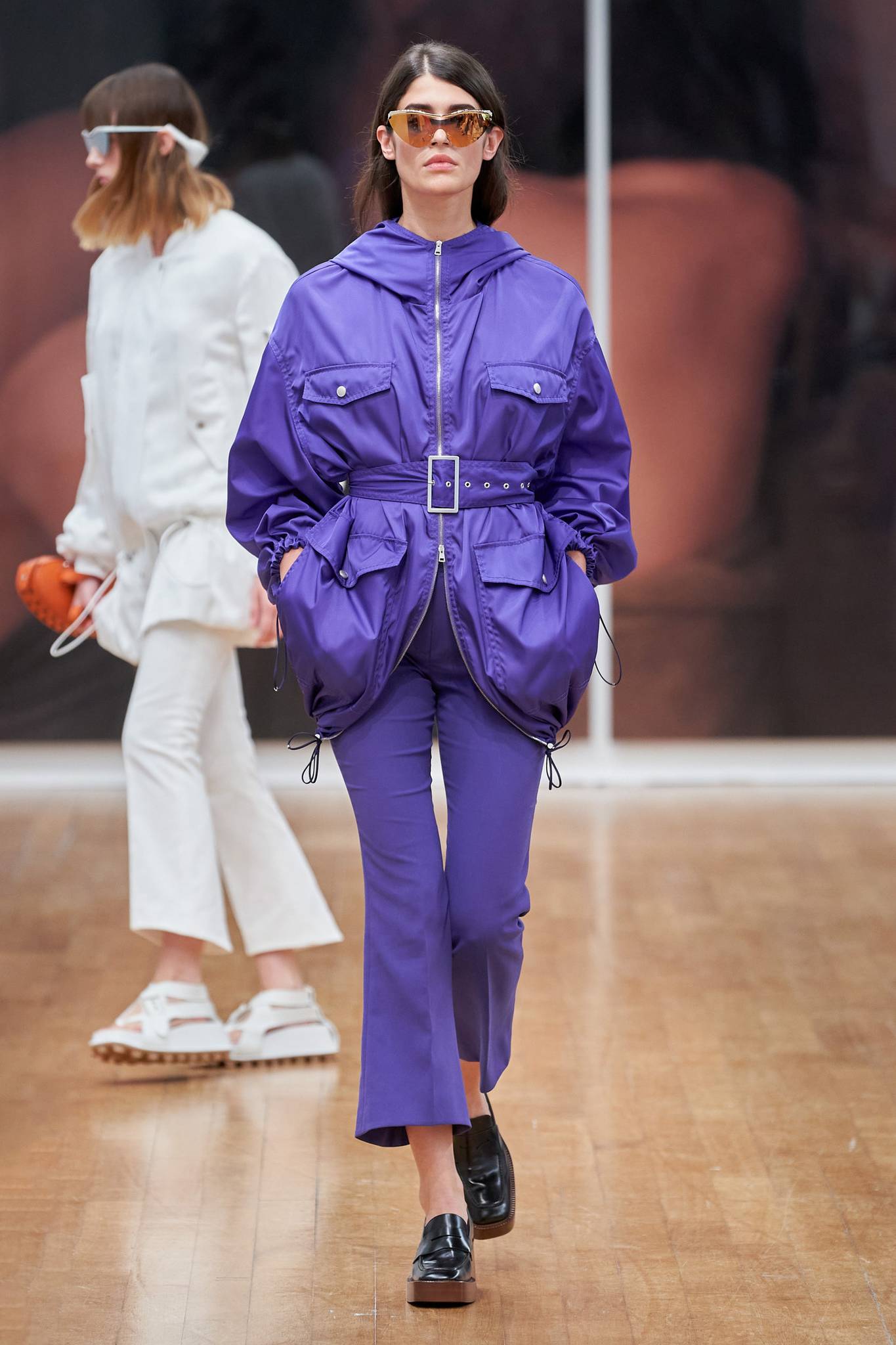 Pantone'un 2022 Rengi Very Peri Podyumda!