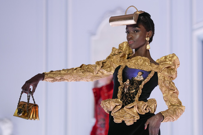 Moschino Sonbahar/Kış 2022