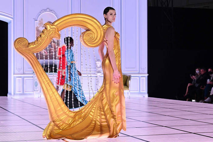 Moschino Sonbahar/Kış 2022