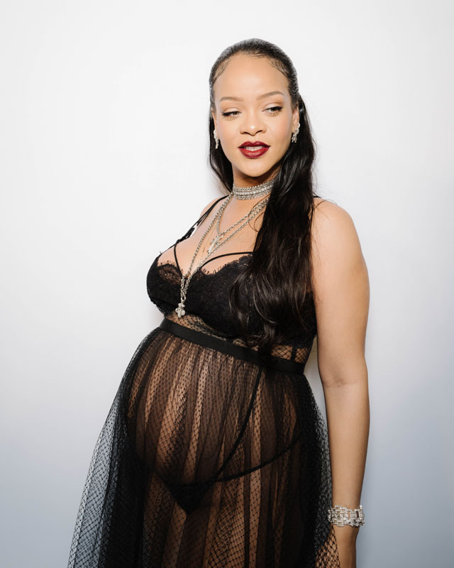 Dior şovunun ilgi odağı: Rihanna