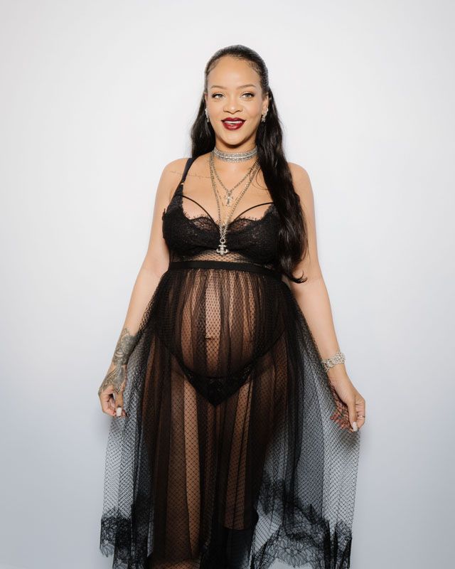 Dior şovunun ilgi odağı: Rihanna