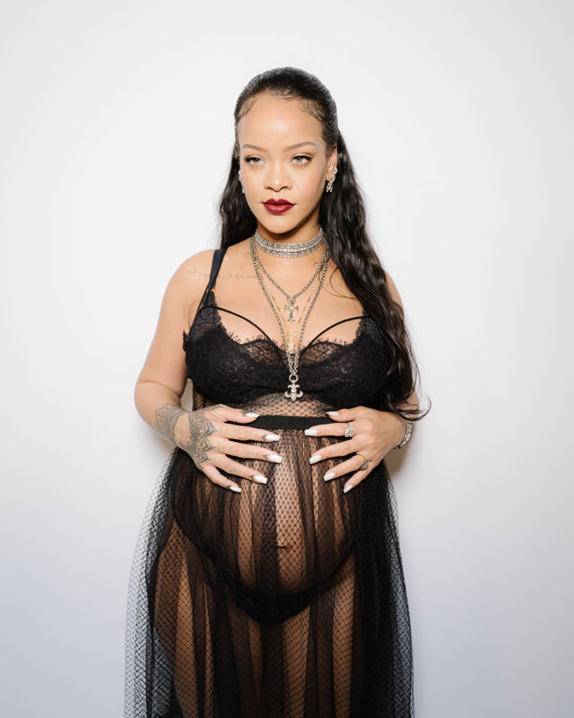 Dior şovunun ilgi odağı: Rihanna