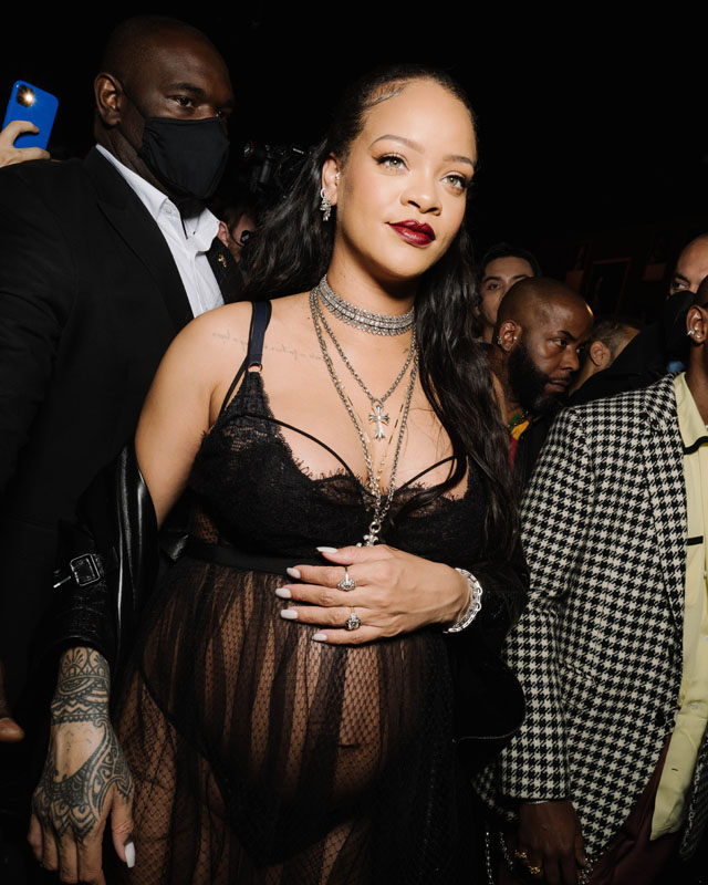 Dior şovunun ilgi odağı: Rihanna