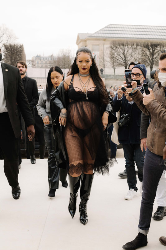 Dior şovunun ilgi odağı: Rihanna