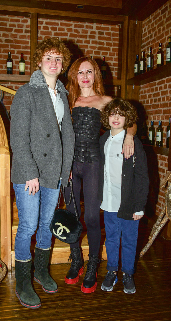 Kartalkaya'nın zirvesinde renkli ve eğlenceli etkinlik