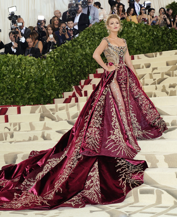 Blake Lively'nin MET Gala Kıyafetlerine Yakın Bakış