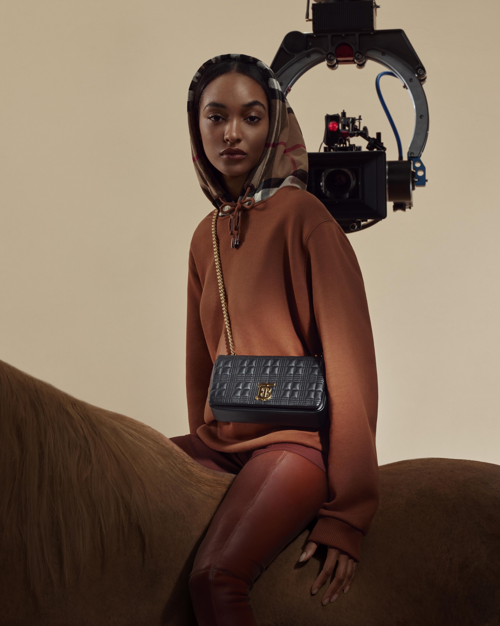 Burberry Lola Yeni It-bag Olmaya Aday!