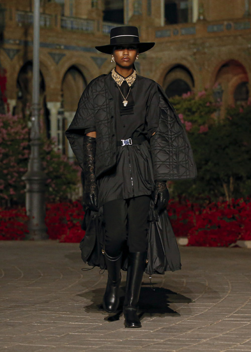 Dior Cruise 2023: Şiirsel Bir İspanyol Şovu