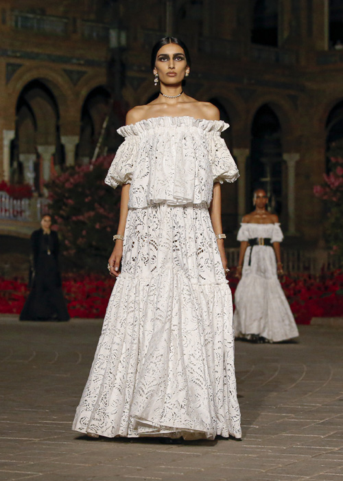 Dior Cruise 2023: Şiirsel Bir İspanyol Şovu