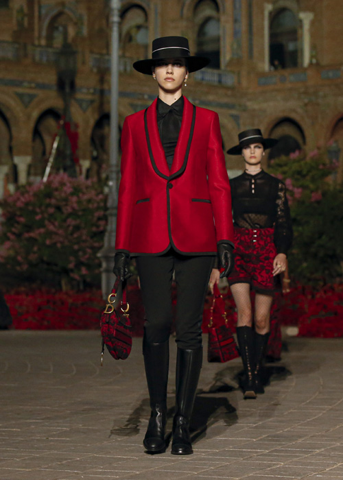 Dior Cruise 2023: Şiirsel Bir İspanyol Şovu