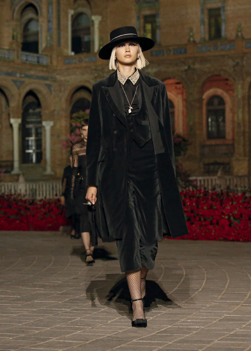 Dior Cruise 2023: Şiirsel Bir İspanyol Şovu