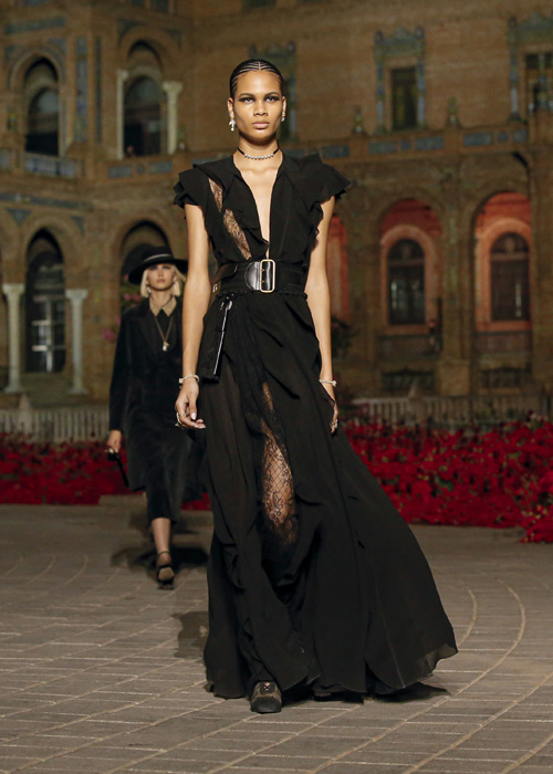 Dior Cruise 2023: Şiirsel Bir İspanyol Şovu