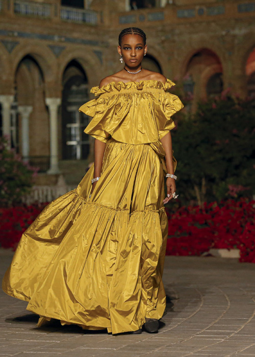 Dior Cruise 2023: Şiirsel Bir İspanyol Şovu