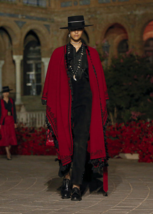 Dior Cruise 2023: Şiirsel Bir İspanyol Şovu