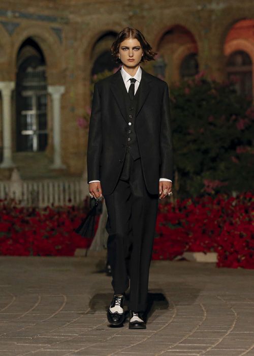 Dior Cruise 2023: Şiirsel Bir İspanyol Şovu