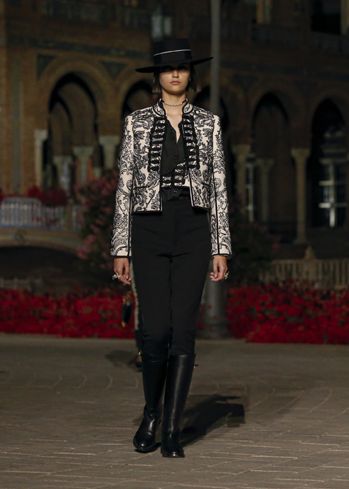 Dior Cruise 2023: Şiirsel Bir İspanyol Şovu