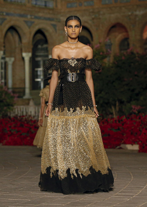 Dior Cruise 2023: Şiirsel Bir İspanyol Şovu