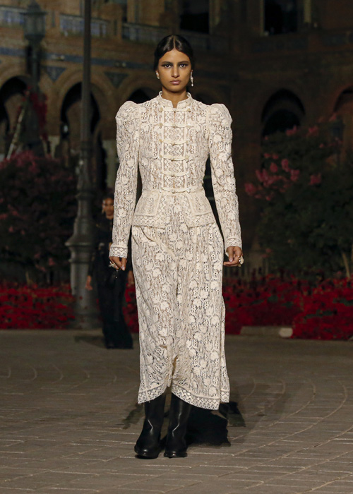 Dior Cruise 2023: Şiirsel Bir İspanyol Şovu