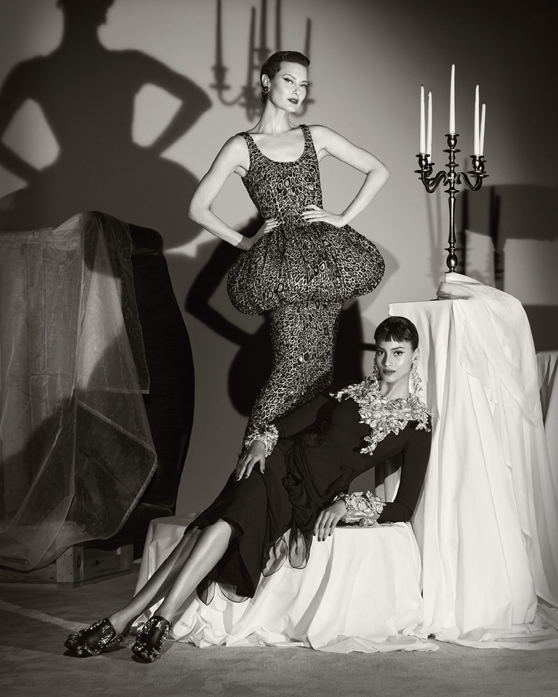 Moschino'nun Heykelsi Siluetleri