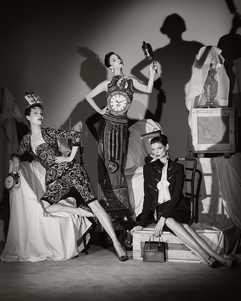 Moschino'nun Heykelsi Siluetleri