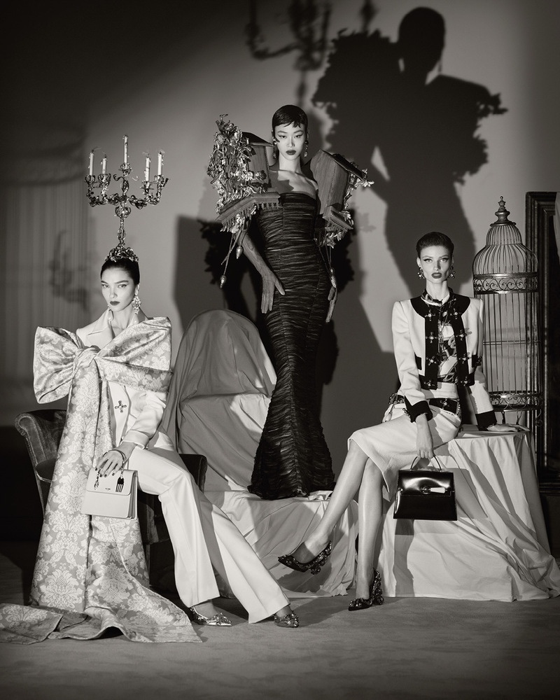 Moschino'nun Heykelsi Siluetleri