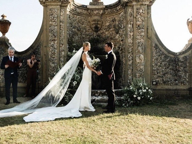 Daphne Groeneveld'ın İlham Veren Zamansız Gelinliği