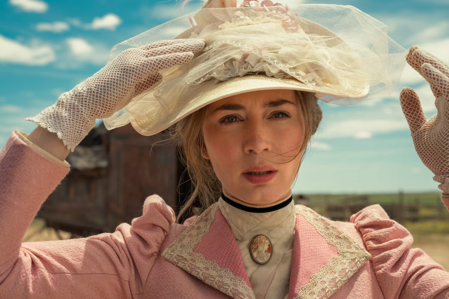 Emily Blunt'lı "The English" Dizisinden İlk Kareler