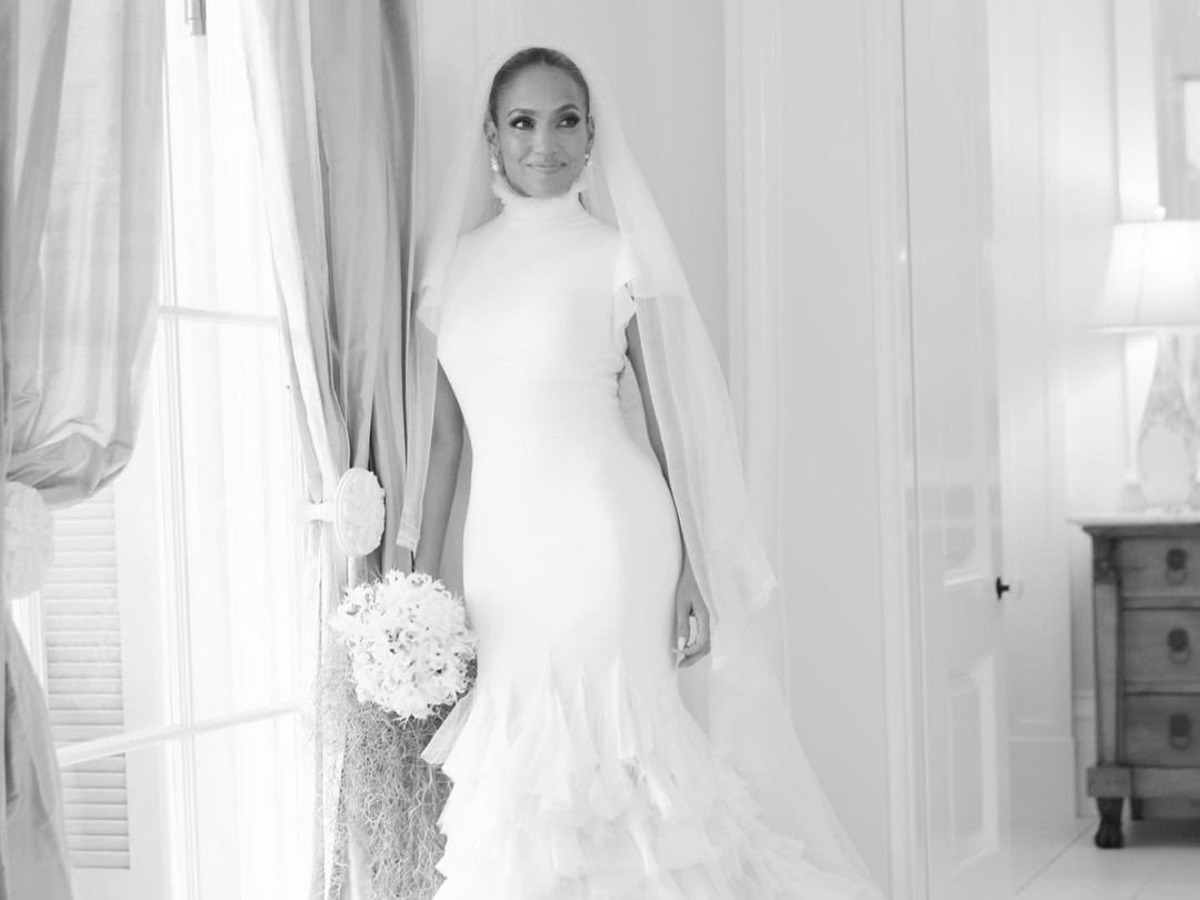 Jennifer Lopez'in Ralph Lauren Gelinliklerine Yakın Bakış