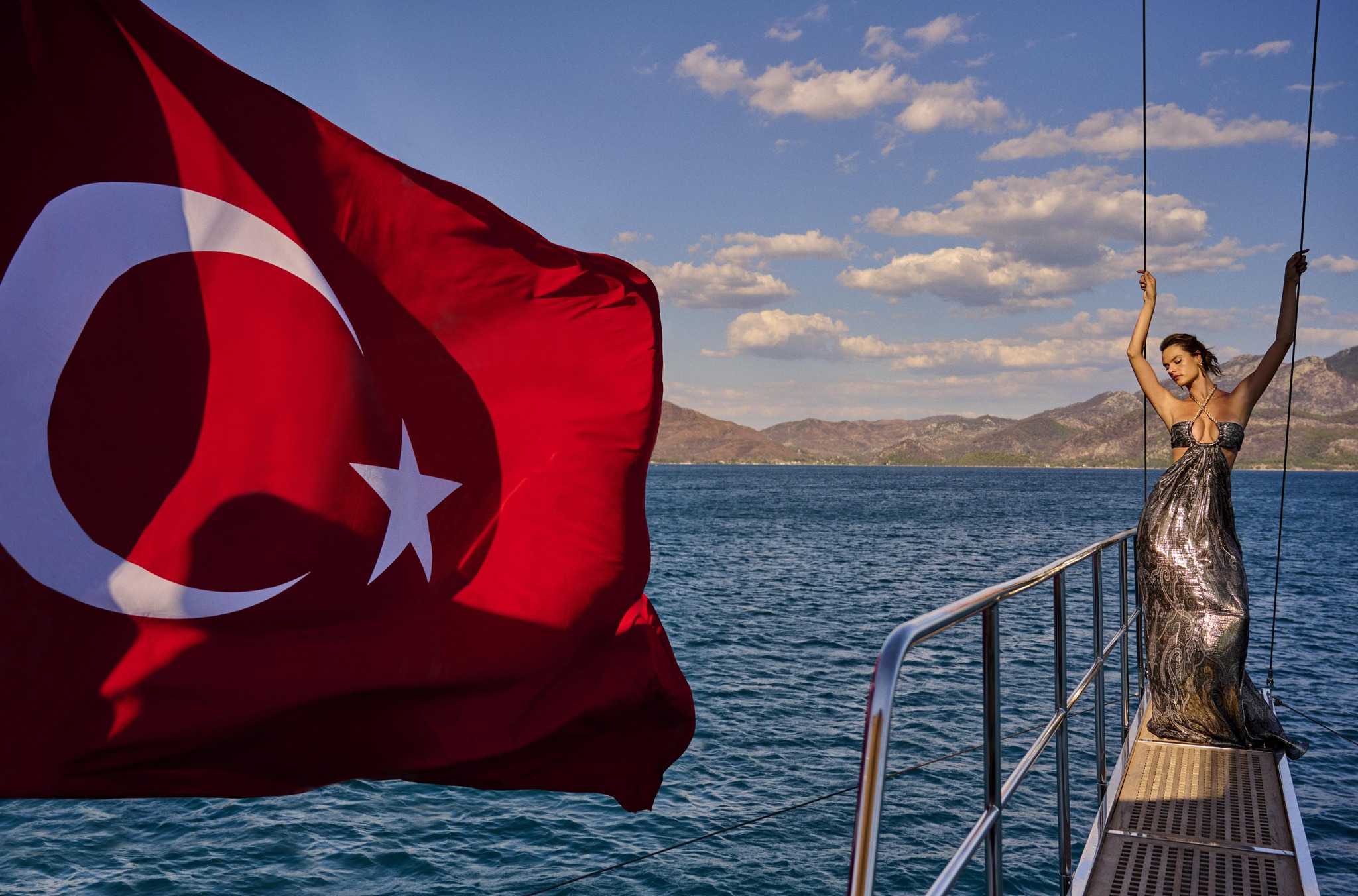 Harper's Bazaar Türkiye Eylül Kapağında Bir Dünya Starı