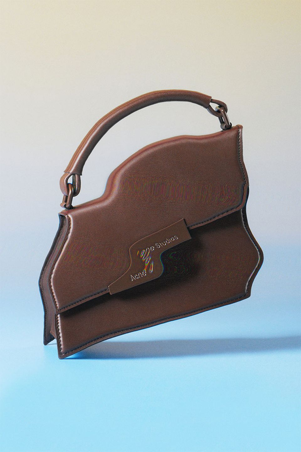 Acne Studios'un Favori Çantası: Distortion