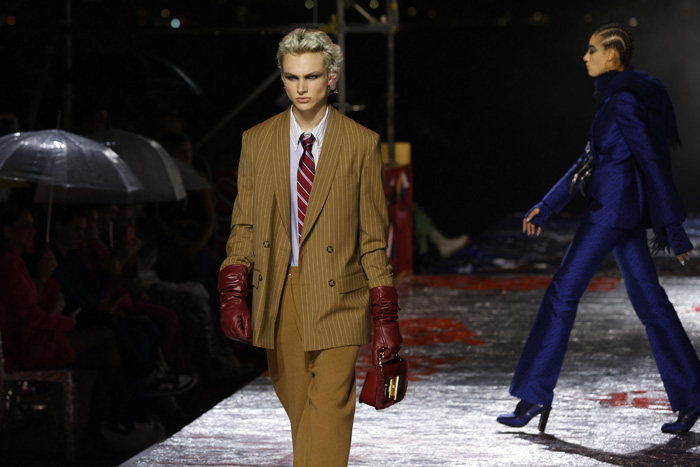Hilfiger'ın Andy Warhol'dan İlham Aldığı Şov: Tommy Factory