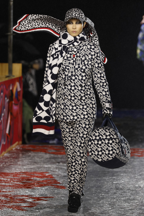 Hilfiger'ın Andy Warhol'dan İlham Aldığı Şov: Tommy Factory