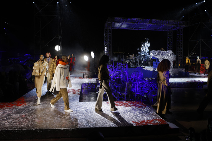 Hilfiger'ın Andy Warhol'dan İlham Aldığı Şov: Tommy Factory