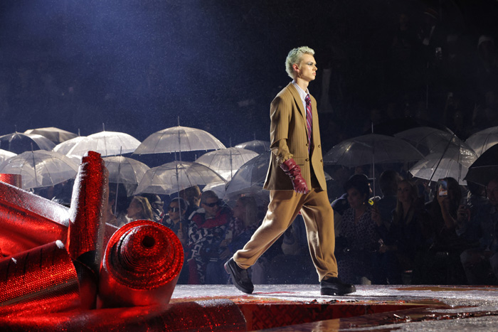 Hilfiger'ın Andy Warhol'dan İlham Aldığı Şov: Tommy Factory