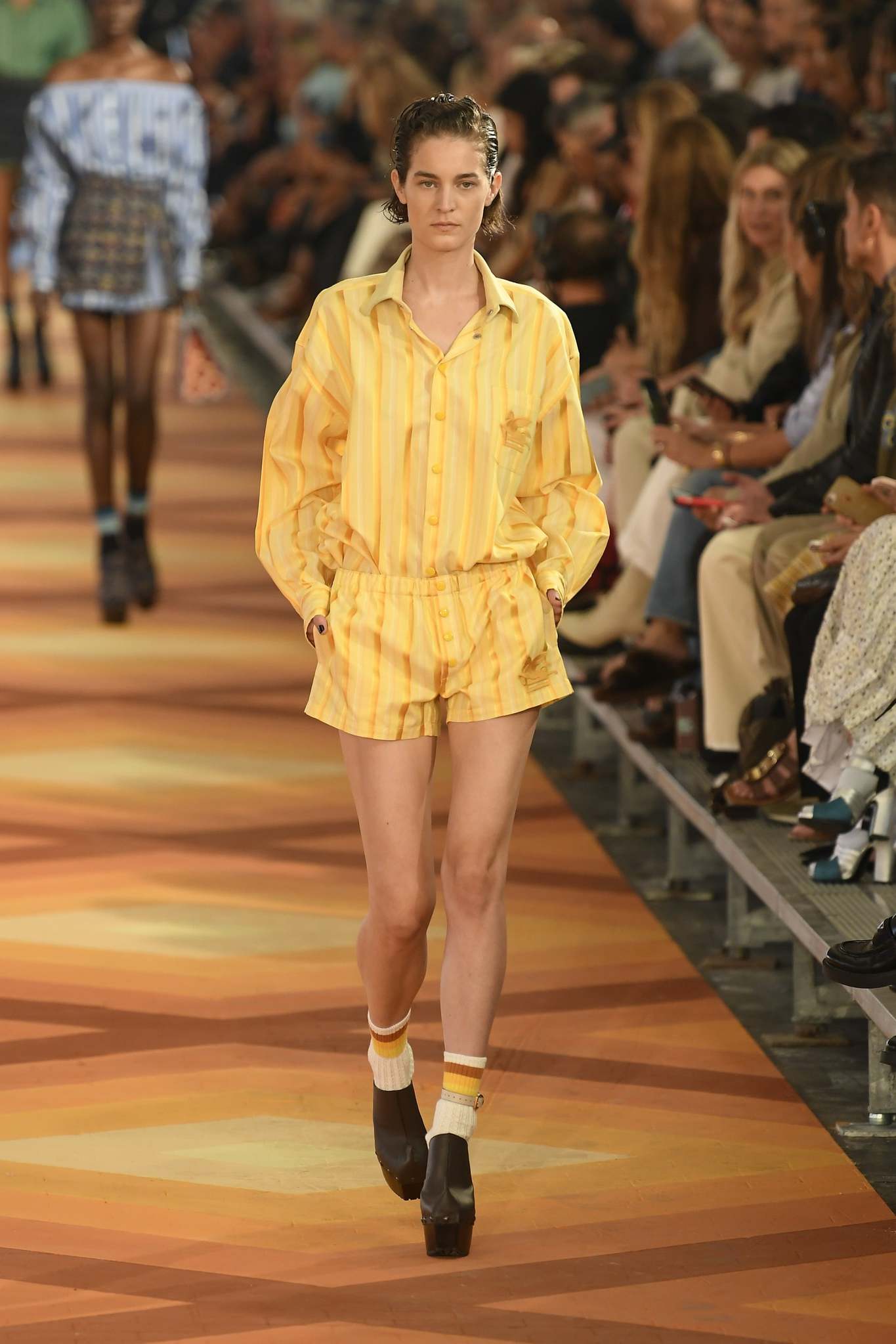 Etro 2023 İlkbahar/Yaz Koleksiyonunu Keşfedin