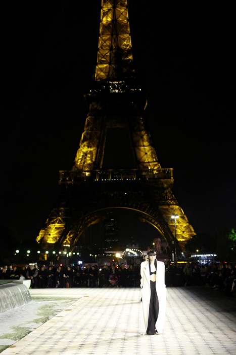 Saint Laurent İlkbahar/Yaz 2023: Paris Cazibesi