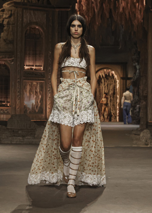 Dior İlkbahar/Yaz 2023: Büyülü Barok