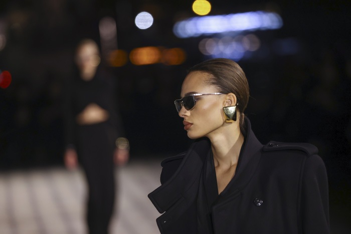 Saint Laurent İlkbahar/Yaz 2023: Paris Cazibesi