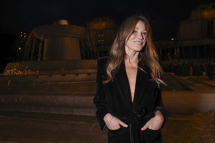 Saint Laurent İlkbahar/Yaz 2023: Paris Cazibesi