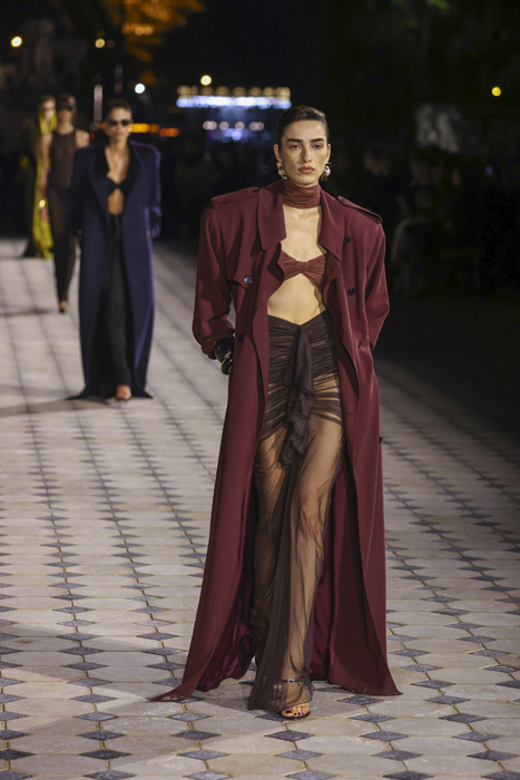 Saint Laurent İlkbahar/Yaz 2023: Paris Cazibesi