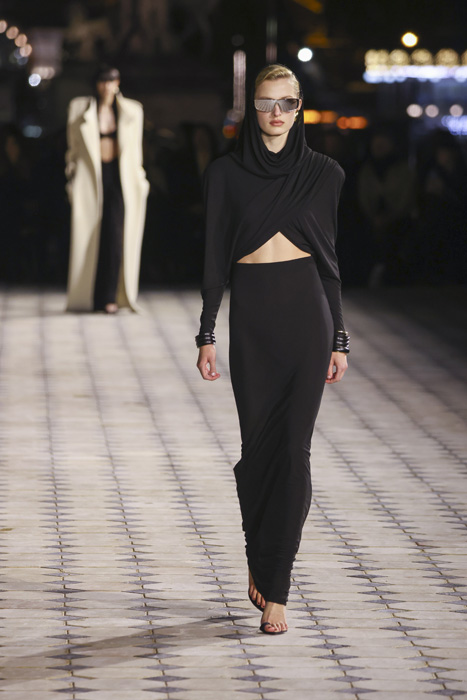 Saint Laurent İlkbahar/Yaz 2023: Paris Cazibesi