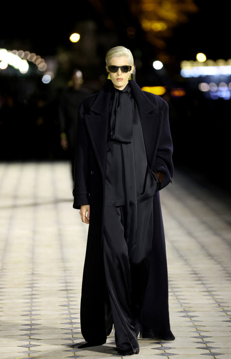 Saint Laurent İlkbahar/Yaz 2023: Paris Cazibesi